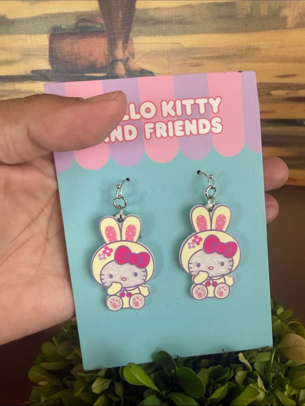 HELLO KITTY AND FRIENDS 🐰 CUTE GLITTERY EASTER BUNNY🐰 DANGLE EARRINGS 🌟NWT🌟